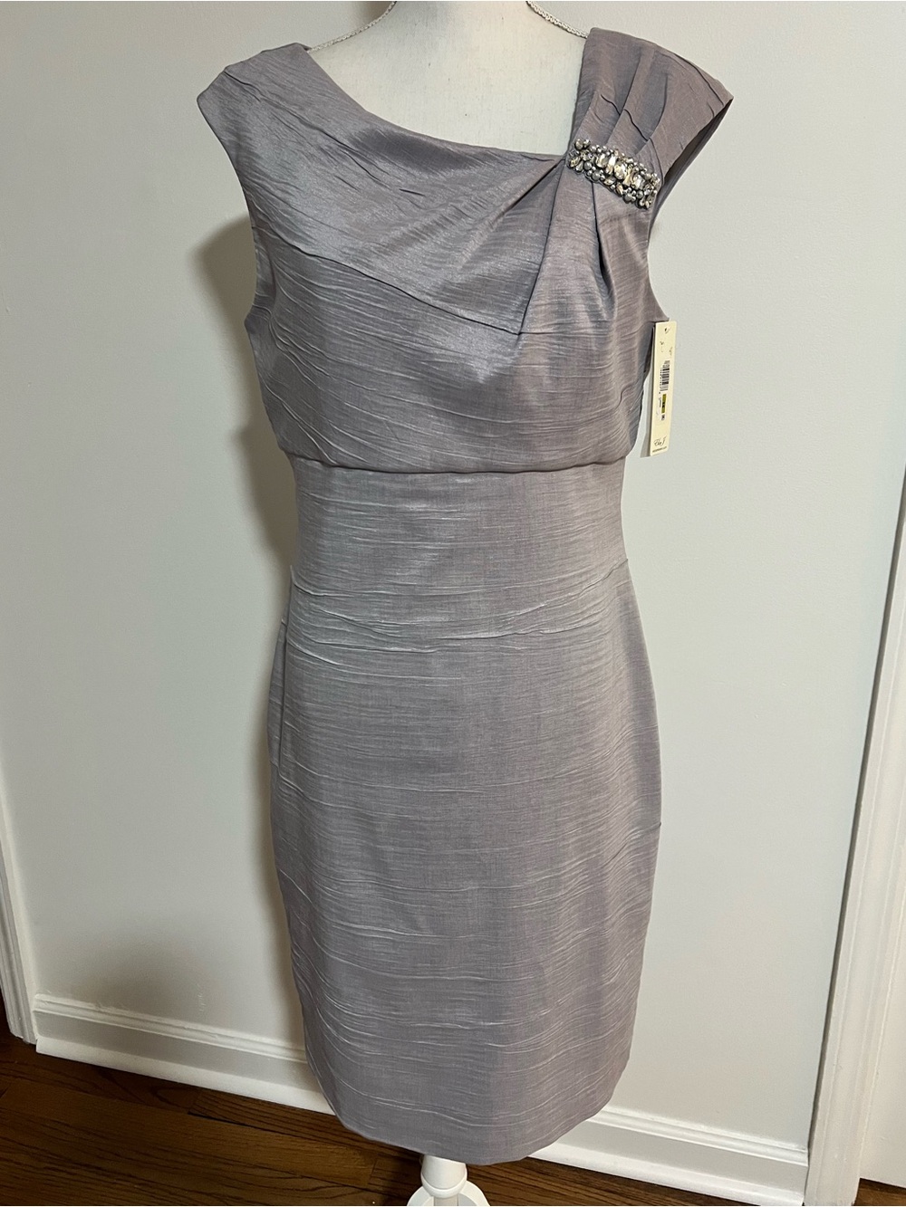 Eliza J Textured Sleeveless Sheath Cocktail Dress